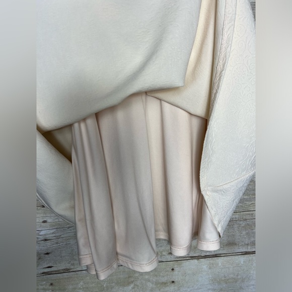 BCBGirls Size 12 Ivory textured Dress - Picture 5 of 10